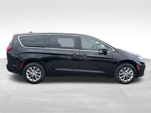 New 2026 Chrysler Pacifica Select image 8