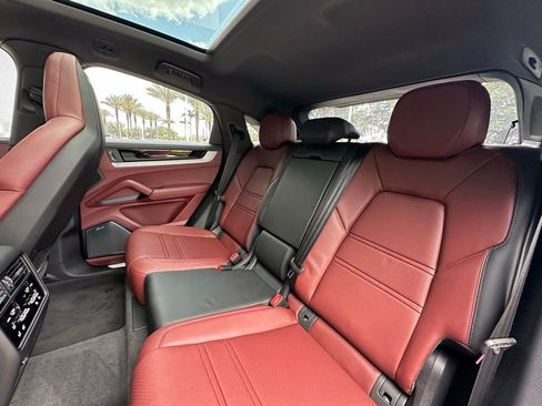 Used 2026 Porsche Cayenne E-Hybrid Coupe AWD/4WD image 38