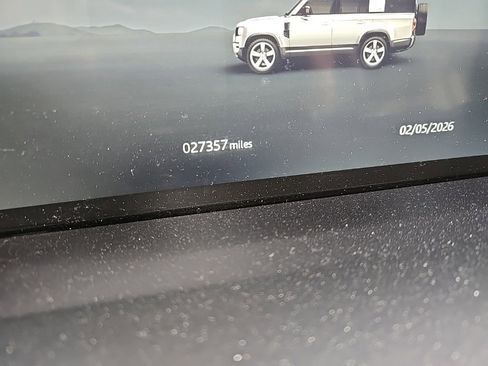 Used 2024 Land Rover Defender 130 X-Dynamic SE image 13