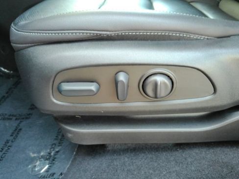 Used 2023 Chevrolet Bolt LT FWD image 15