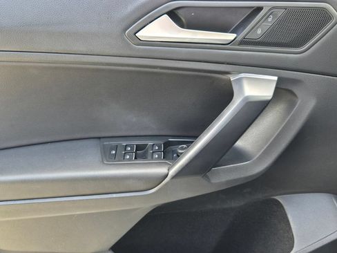 Certified 2021 Volkswagen Tiguan SE R-Line FWD image 28