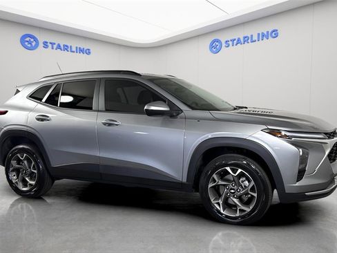 Used 2025 Chevrolet Trax LT image 27