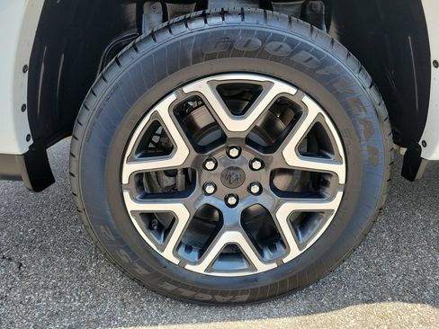Used 2025 RAM 1500 Laramie AWD/4WD image 5
