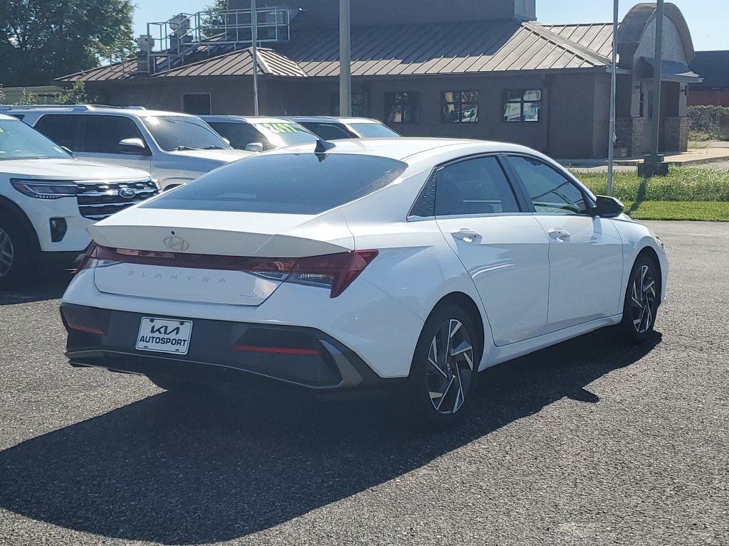 Used 2026 Hyundai Elantra Limited FWD image 4