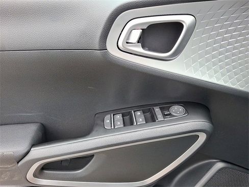 New 2025 Kia Soul LX w/ LX Technology Package image 8