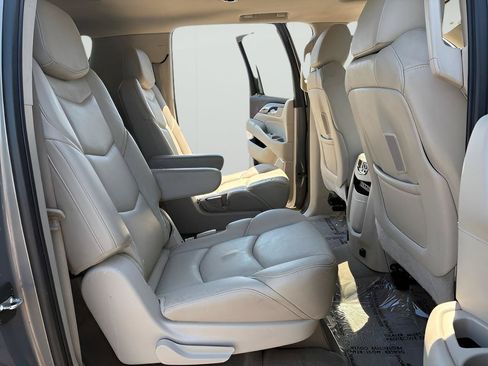 Used 2017 Cadillac Escalade ESV Luxury AWD/4WD image 19