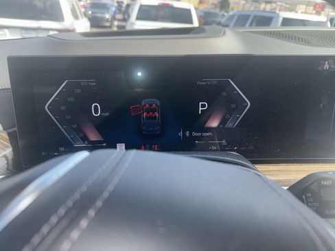 Used 2023 BMW X7 xDrive40i w/ Dynamic Handling Package image 4