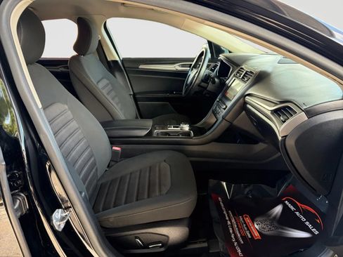 Used 2017 Ford Fusion SE w/ Fusion SE Technology Package FWD image 20