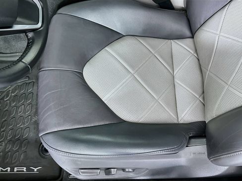 Used 2018 Toyota Camry XLE w/ Audio Package FWD image 20