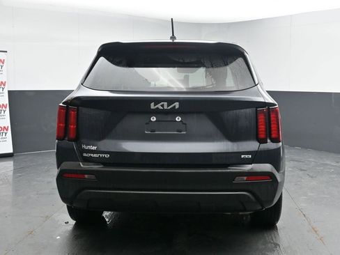 Used 2023 Kia Sorento LX image 8