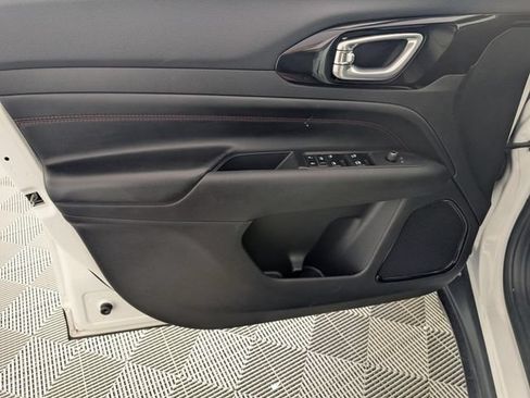 Used 2025 Jeep Compass Trailhawk AWD/4WD image 10