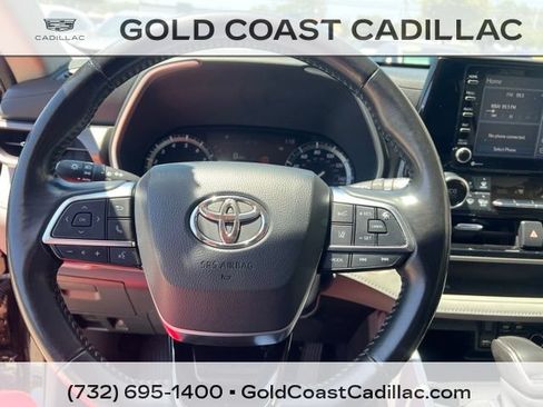 Used 2021 Toyota Highlander XLE AWD/4WD image 19