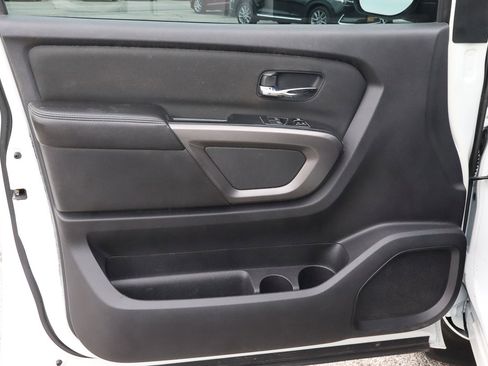Used 2015 Nissan Titan S image 14