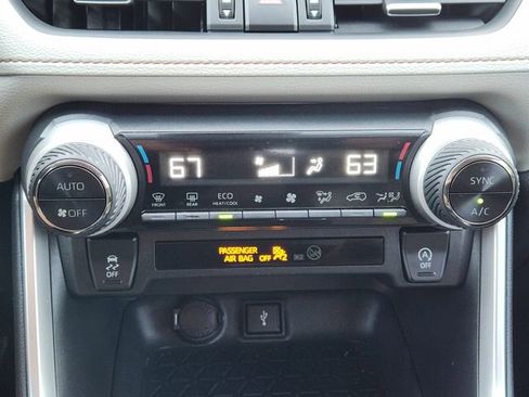 Certified 2022 Toyota RAV4 XLE Premium AWD/4WD image 17