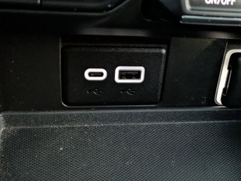 Used 2023 Chevrolet Tahoe Z71 w/ Luxury Package image 23