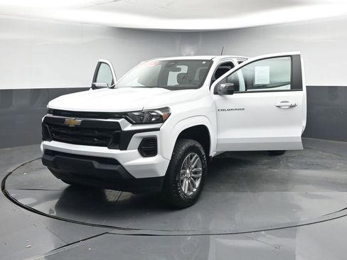 Used 2024 Chevrolet Colorado LT image 51