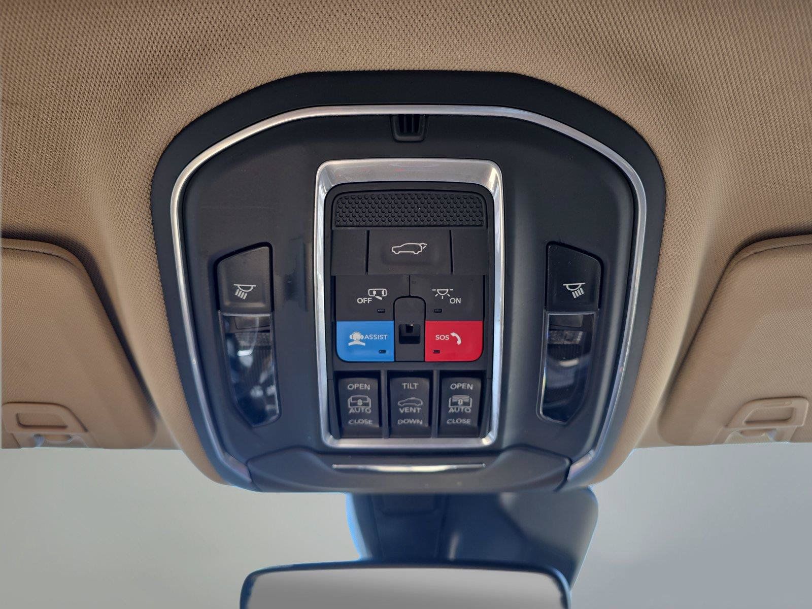 Used 2021 Jeep Grand Cherokee L Limited AWD/4WD image 19