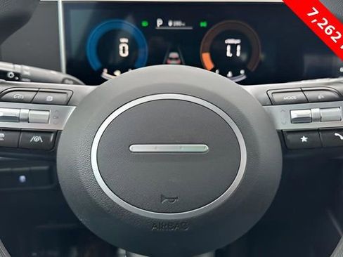 Used 2025 Hyundai Tucson SE image 16