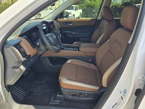 New 2026 Nissan Pathfinder Platinum AWD/4WD image 12