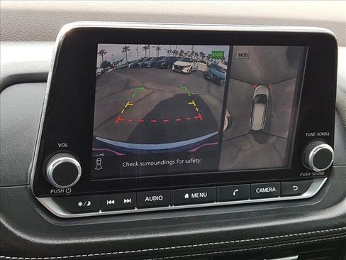 Used 2021 Nissan Rogue SV image 13