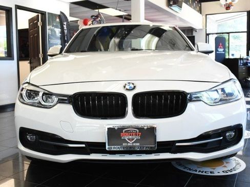 Used 2018 BMW 330i Sedan RWD image 2