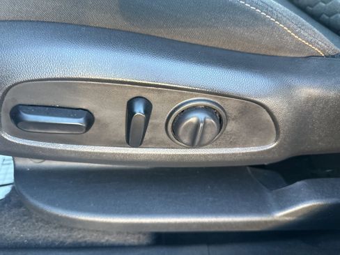 Used 2020 Chevrolet Equinox LT image 44