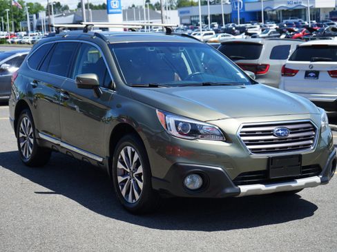 Used 2017 Subaru Outback 2.5i Touring AWD/4WD image 7