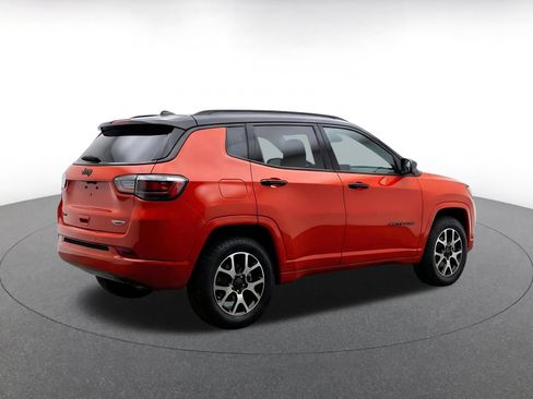 Used 2025 Jeep Compass Trailhawk AWD/4WD image 9