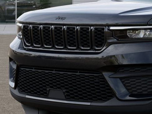 New 2025 Jeep Grand Cherokee Altitude image 11