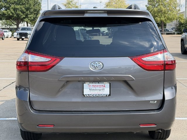 Used 2016 Toyota Sienna XLE FWD image 5