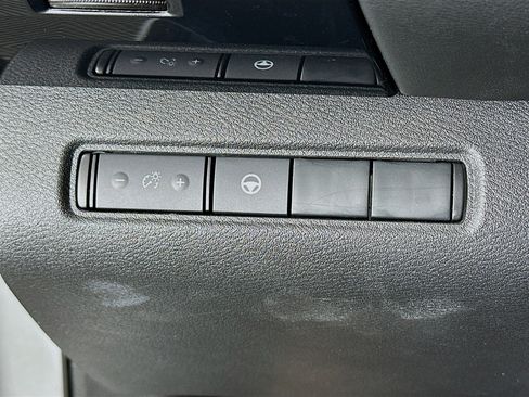 Used 2024 Nissan Pathfinder SV image 17