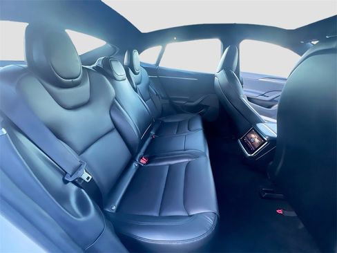 Used 2022 Tesla Model S image 25