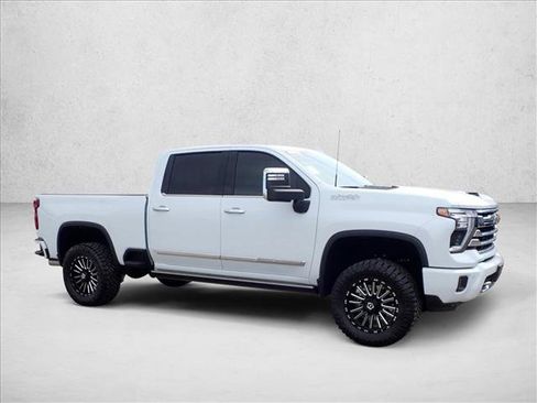 Used 2026 Chevrolet Silverado 2500 High Country w/ High Country Premium Package AWD/4WD image 6