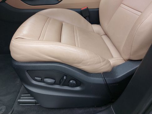 Certified 2024 Porsche Cayenne w/ Premium Package Plus (PFM) AWD/4WD image 31