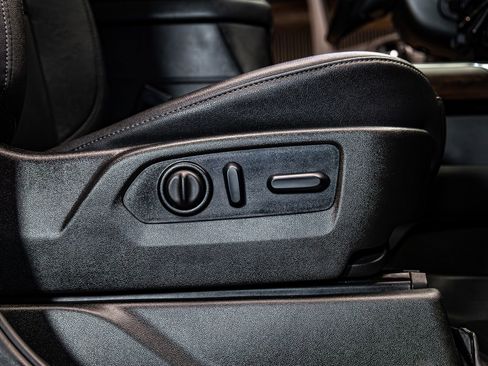 Used 2023 GMC Sierra 3500 SLT w/ SLT Premium Package AWD/4WD image 28