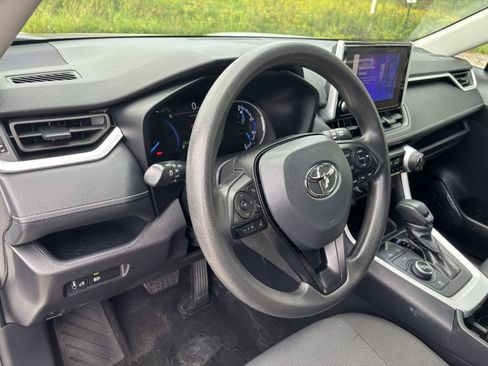 Used 2025 Toyota RAV4 XLE AWD/4WD image 15