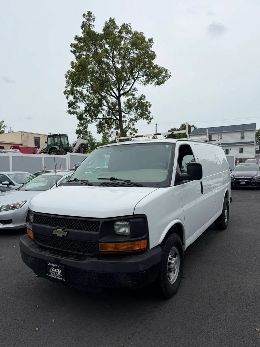 Used 2014 Chevrolet Express 2500 RWD image 3