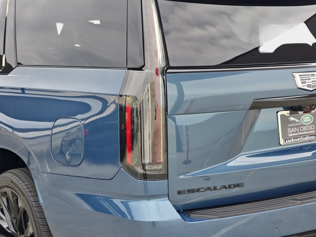 Used 2025 Cadillac Escalade ESV Sport Platinum w/ LPO, ONYX Package AWD/4WD image 40