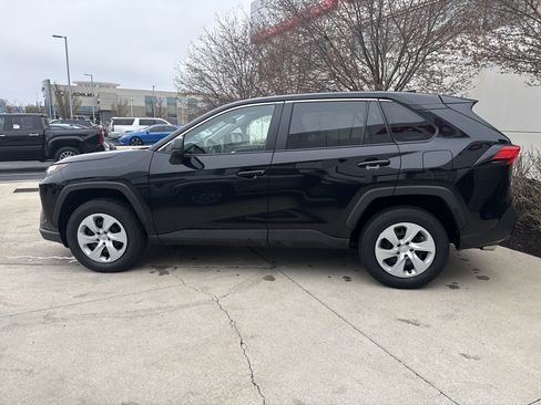 Used 2025 Toyota RAV4 LE image 9