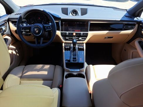 Certified 2025 Porsche Macan AWD/4WD image 16