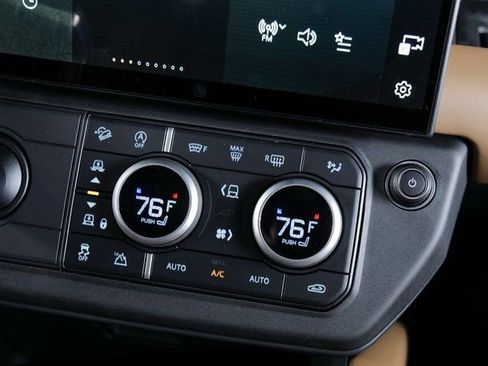 New 2026 Land Rover Defender 130 X-Dynamic SE image 17