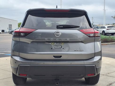 Used 2024 Nissan Rogue SV image 5