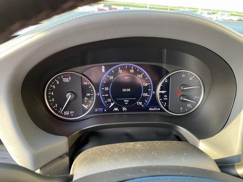 Used 2024 Buick Enclave Premium image 32