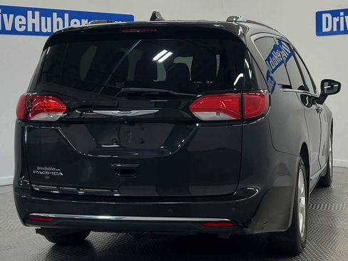 Used 2018 Chrysler Pacifica Touring-L w/ Tire & Wheel Group FWD image 7