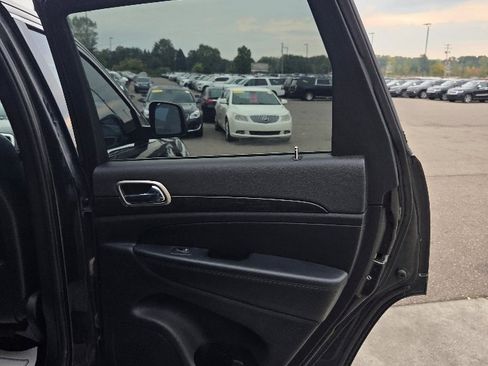 Used 2013 Jeep Grand Cherokee Laredo image 14