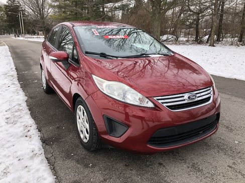 Used 2013 Ford Fiesta SE image 3