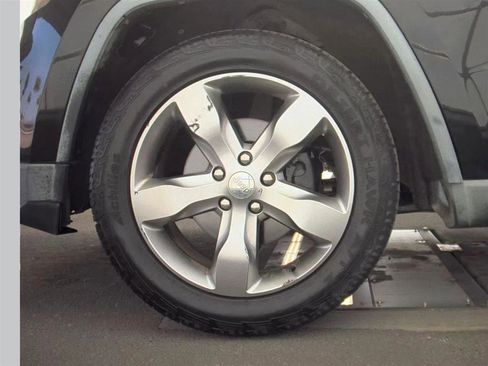 Used 2011 Jeep Grand Cherokee Overland w/ Mopar Chrome Edition Group image 9