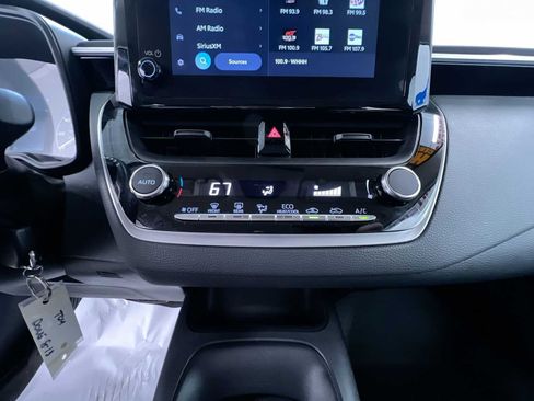 Used 2025 Toyota Corolla LE FWD image 27