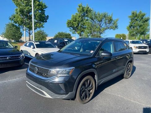 Certified 2023 Volkswagen Taos SE w/ Black Wheel Package AWD/4WD image 2