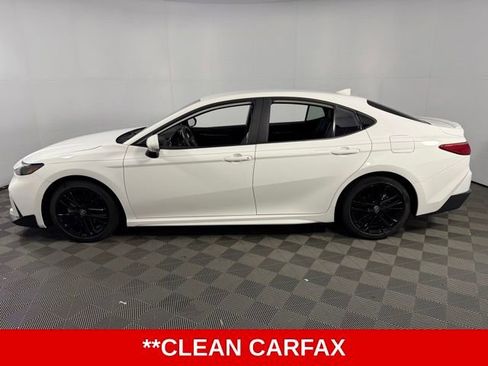 Used 2025 Toyota Camry SE image 5